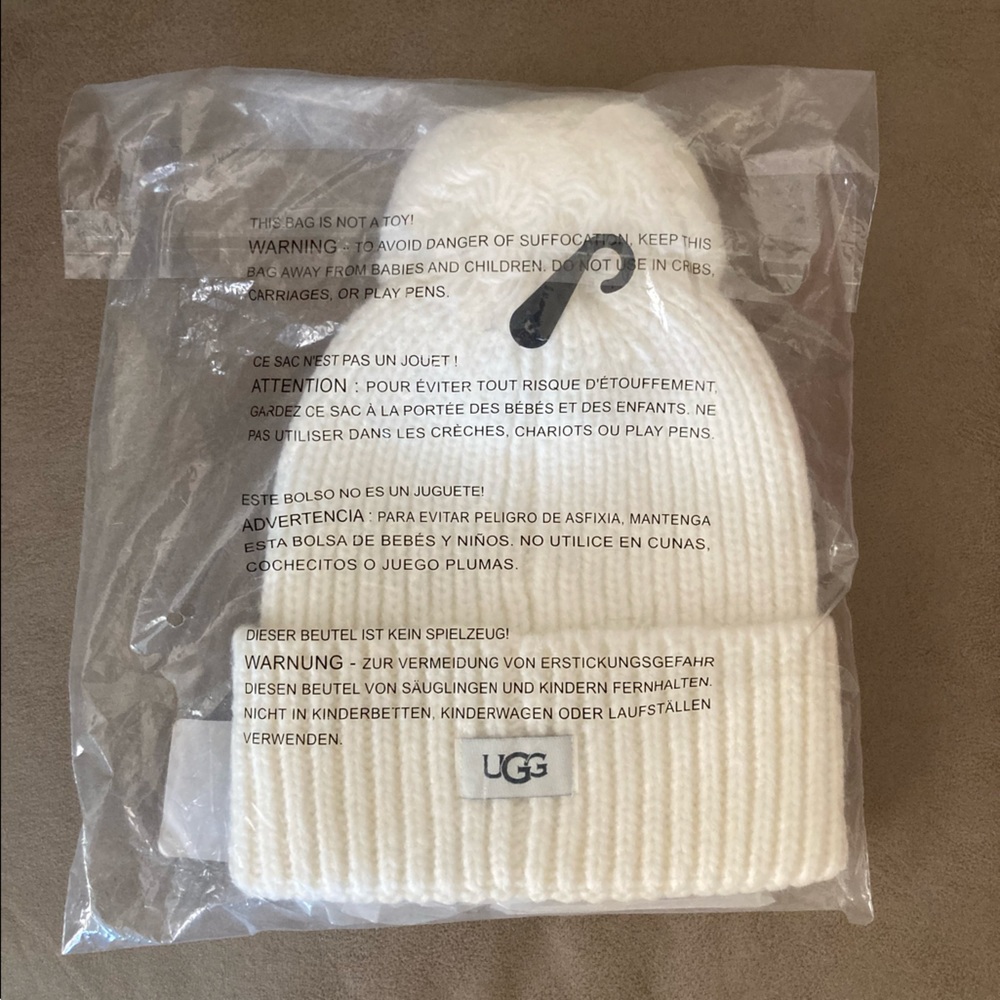 WHITE UGG POM POM BEANIE